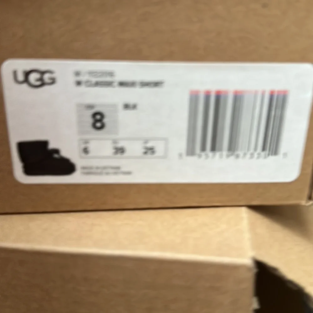 Ugg Women’s Classic Maxi Short Boot - Picture 7 of 7